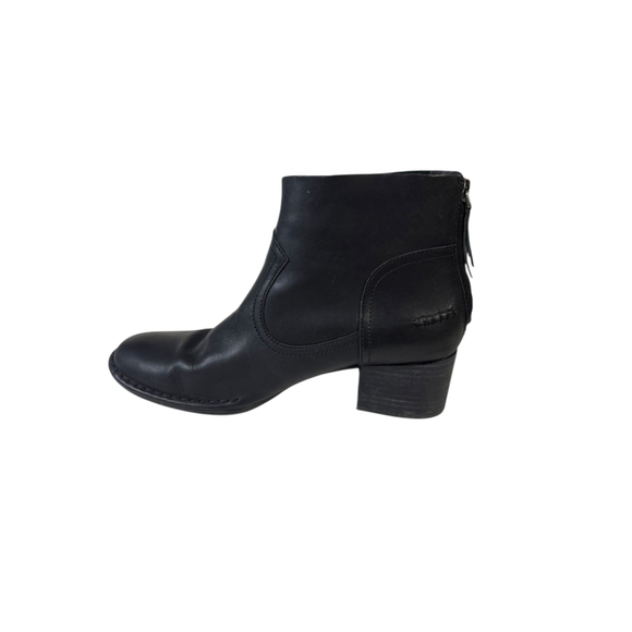 Women's UGG Black Leather Ankle Boots Size 9 - Picture 4 of 9